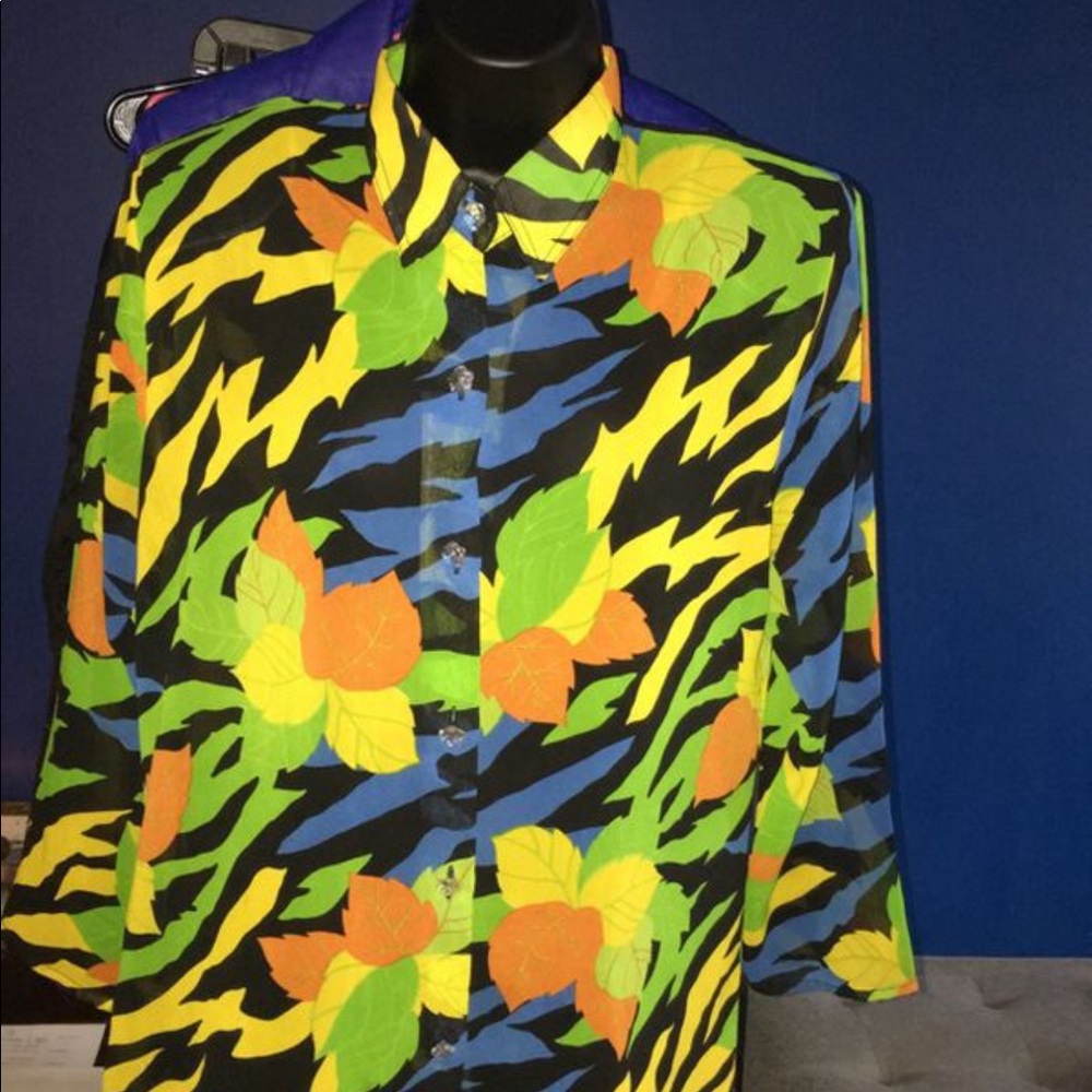 Beautiful Women’s Button Down shirt 4S